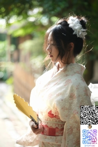 繊細な横顔、透き通るような白肌
