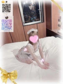 セクシーな子猫が貴方の体を舐め