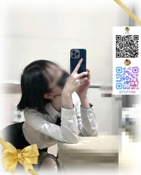 ショートヘアの甘く可愛らしい女性で