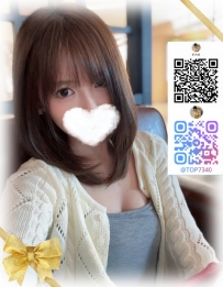 活発で甘い性格と魅力的な笑顔が