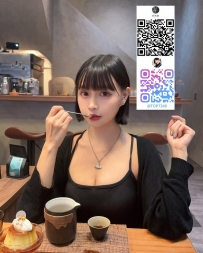 こっちを見ながら「今夜 食べさせて欲しいのは…