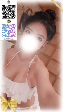 透き通るような美肌と端麗な顔立ち