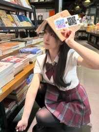 今日ご案内できるのは、書店で静かに本を読むのが大好きな文学系女子
