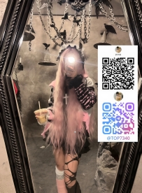 ふわふわの髪と儚い表情、まるで異世界から迷い込んだ病み系天使
