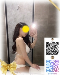 豊満なEカップの胸部と