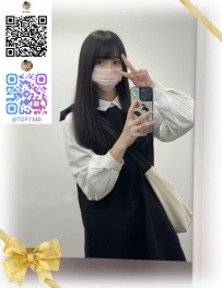 大きくて魅力的な瞳と