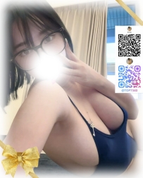 ショートカットの眼鏡っ娘