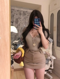 ピタニットにハイウエストミニで通勤する彼女は