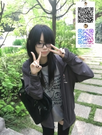 哲学専攻の大学生、文学と孤独を愛する眼鏡っ子